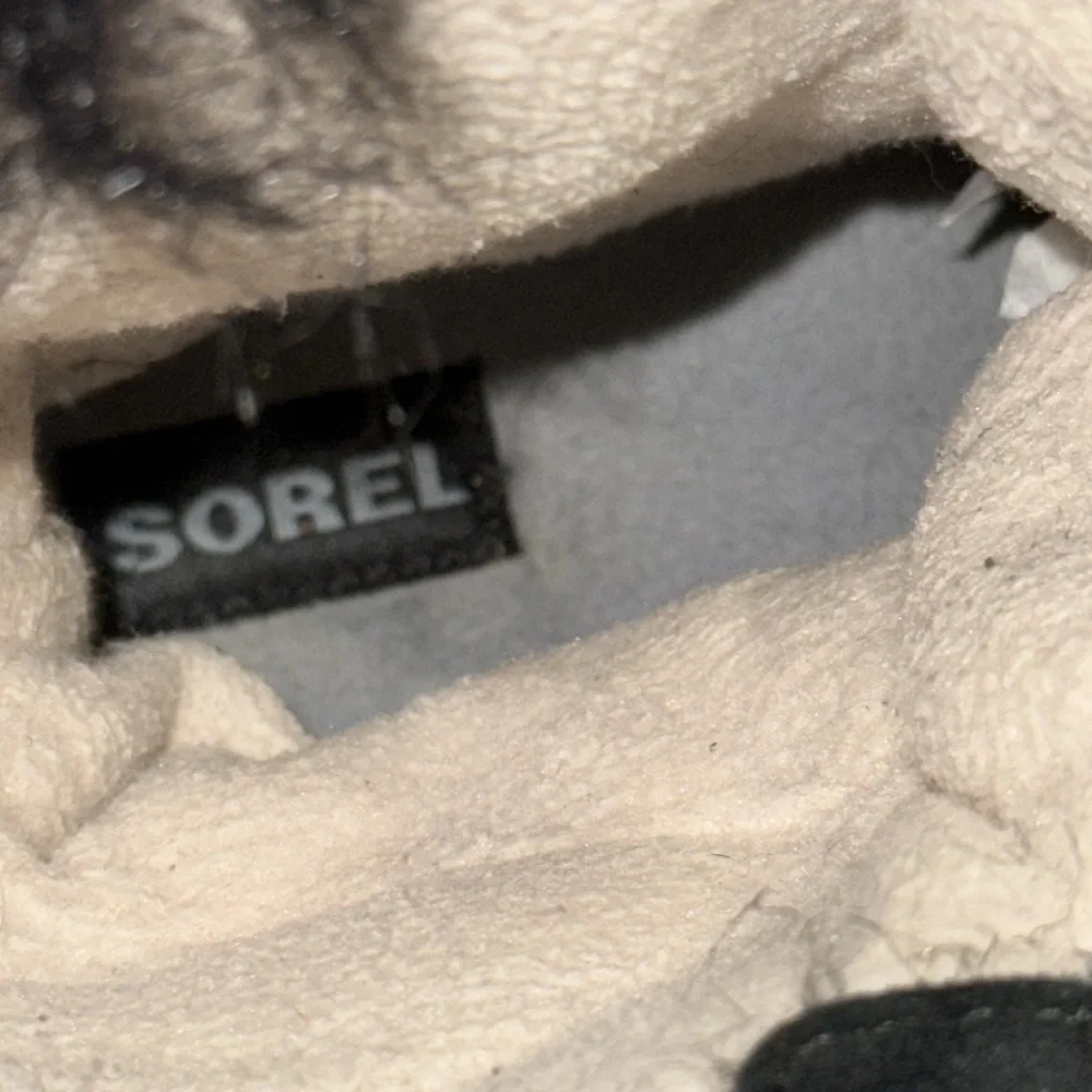 Authentic Sorel signature girls waterproof winter snow boots Sz 2 Euro 33
